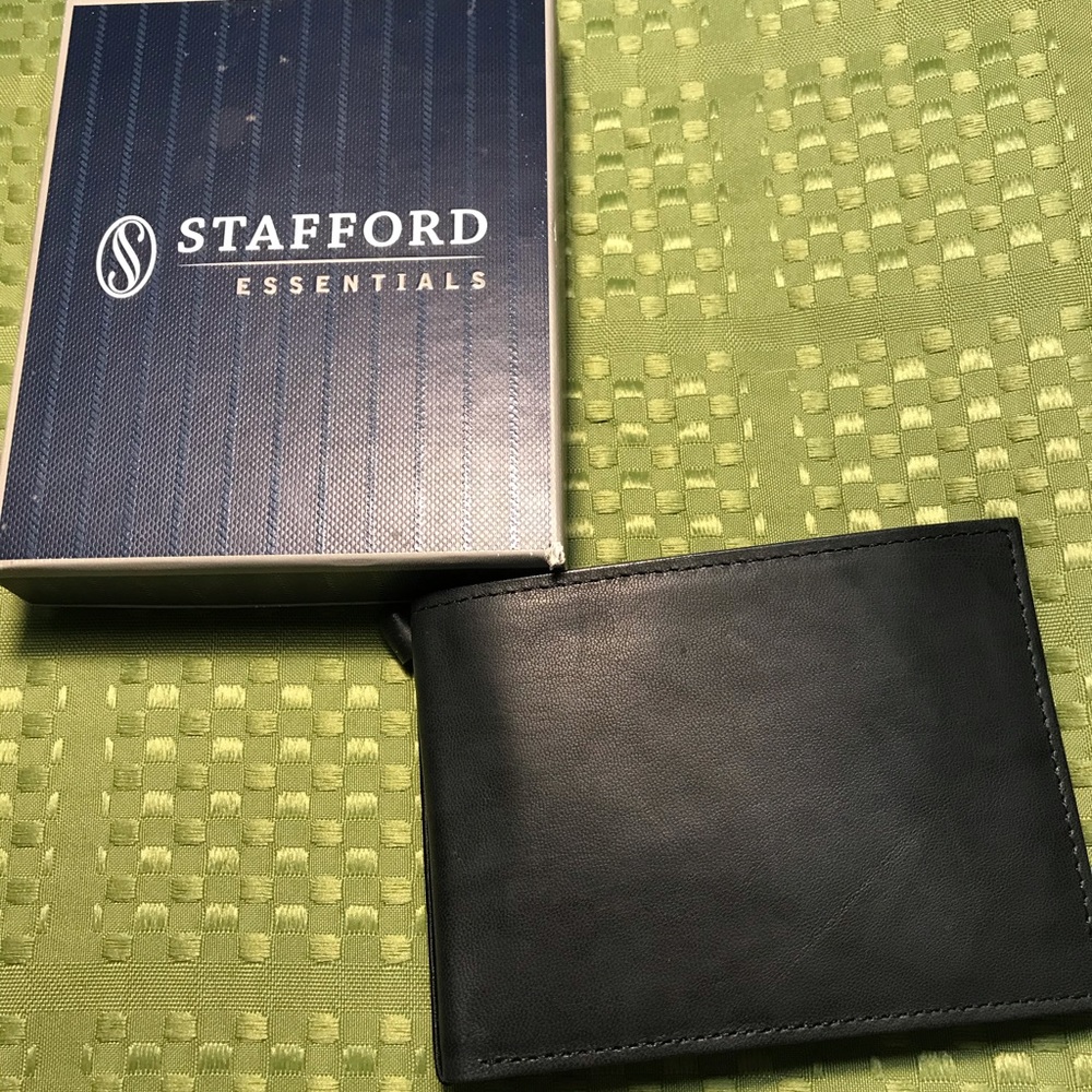 New in box leather wallet by Stafford